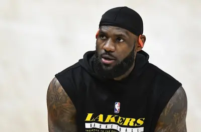 NBA老詹，你家被偷了