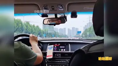 师傅你相信爱情吗？吐车上两百！